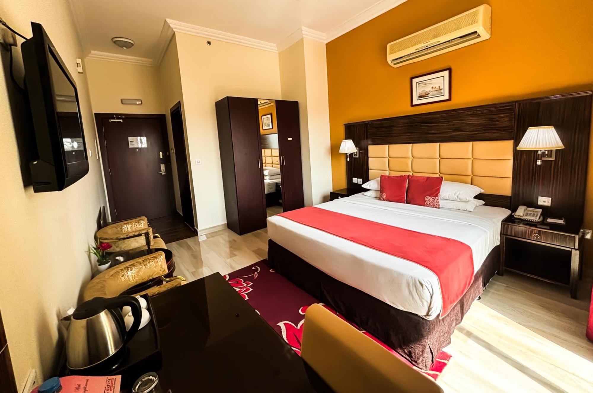 Fortune Hotel Deira Dubai Exteriör bild